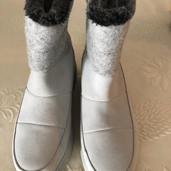 Clark’s Beautiful Ladies Winter 🥶 Boots - Picture 4 of 10